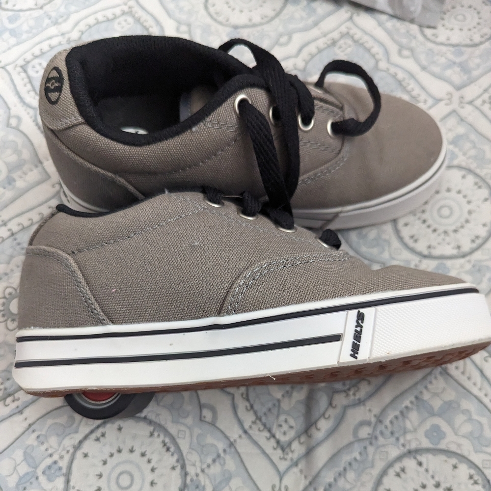 Size 13 youth Heelys
